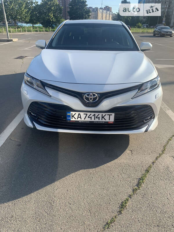 2019 toyota camry