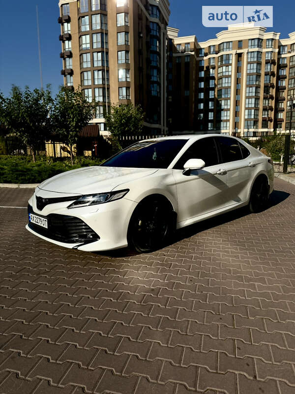 2019 toyota camry