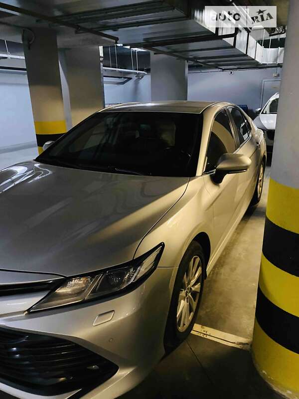 2019 toyota camry