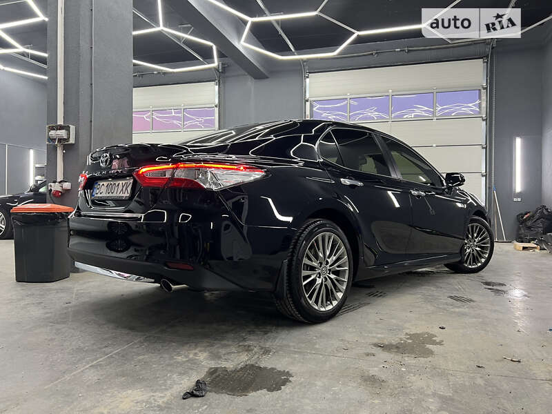 2019 toyota camry