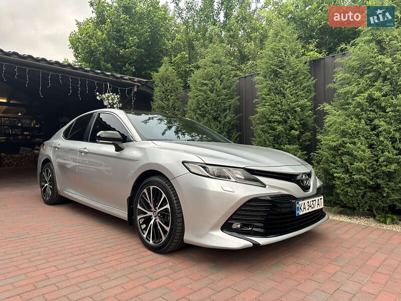2019 toyota camry