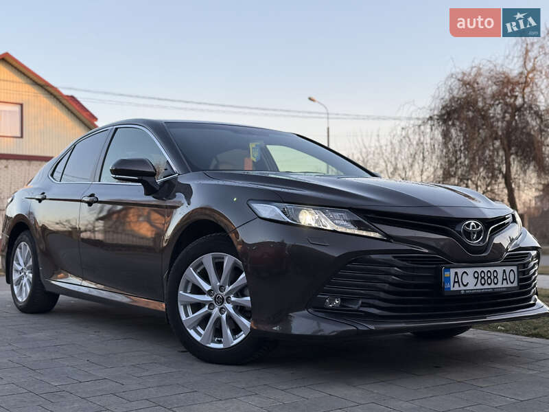 2019 toyota camry