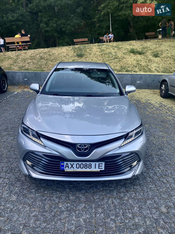 2019 toyota camry