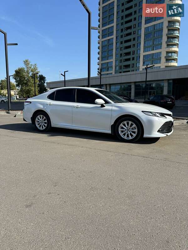 2019 toyota camry