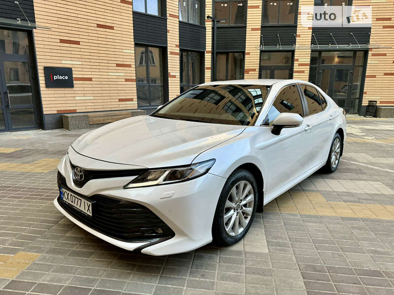 2019 toyota camry