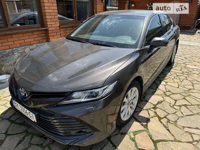 2019 toyota camry