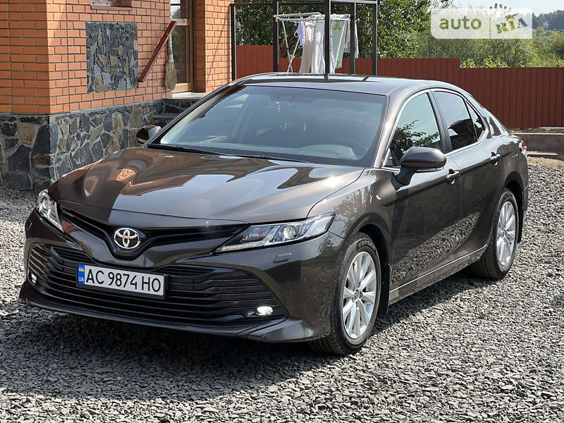 2019 toyota camry