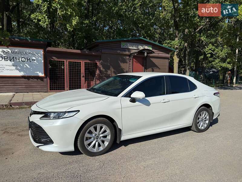 2019 toyota camry