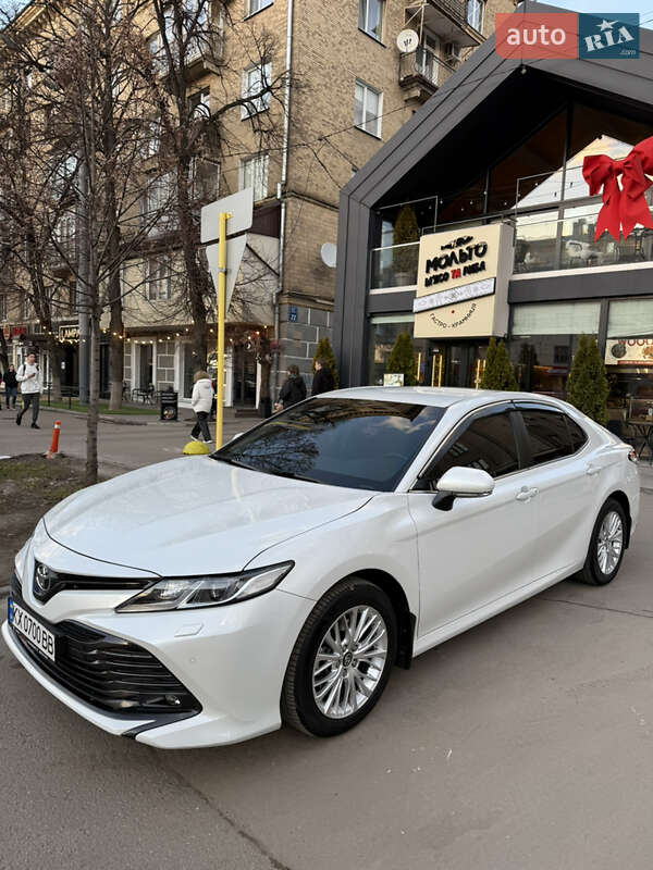 2019 toyota camry