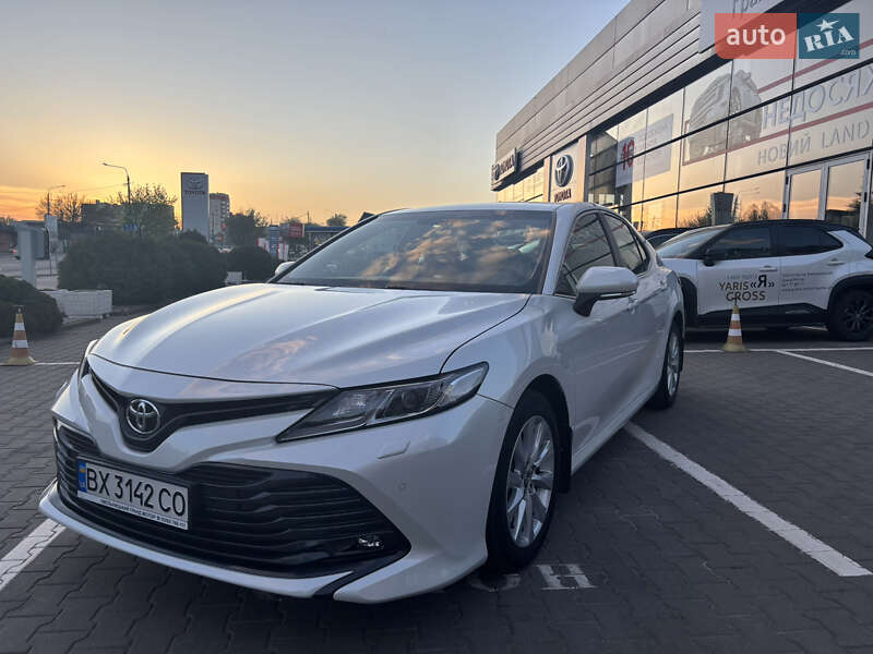 2019 toyota camry