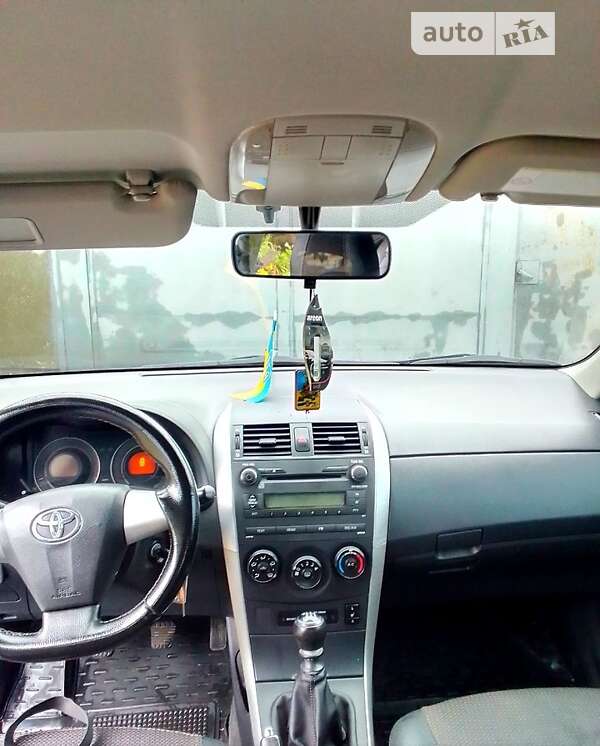 2010 toyota corolla