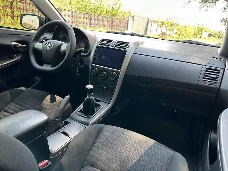 2010 toyota corolla