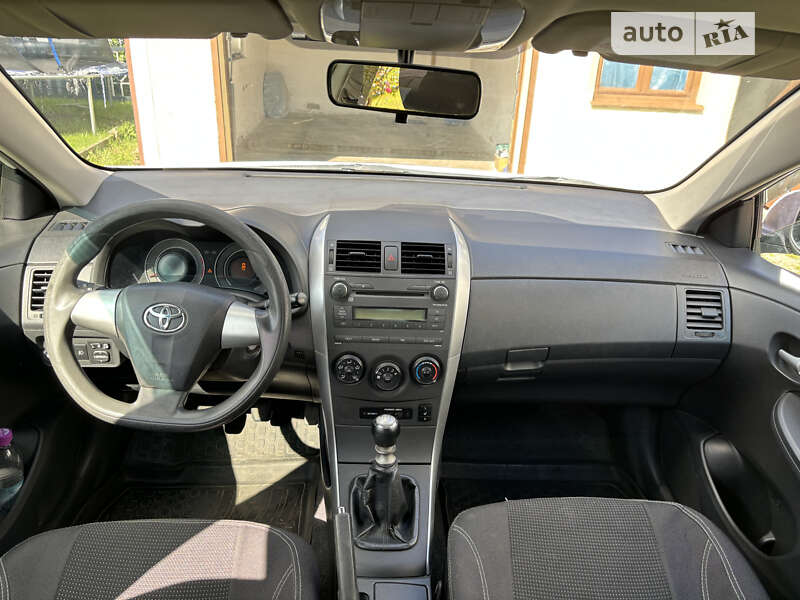 2010 toyota corolla