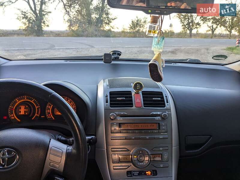 2006 toyota auris