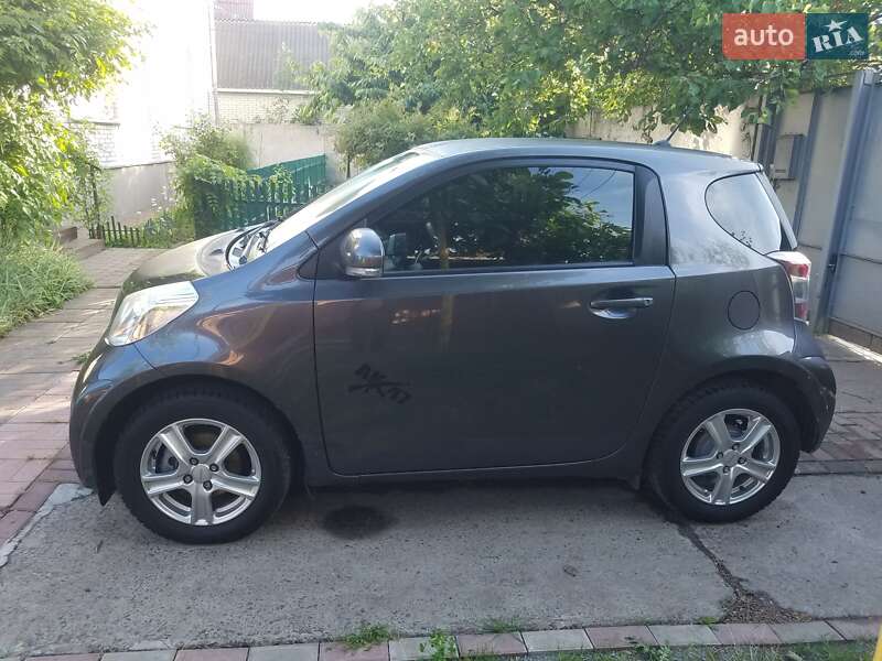 2011 toyota iq