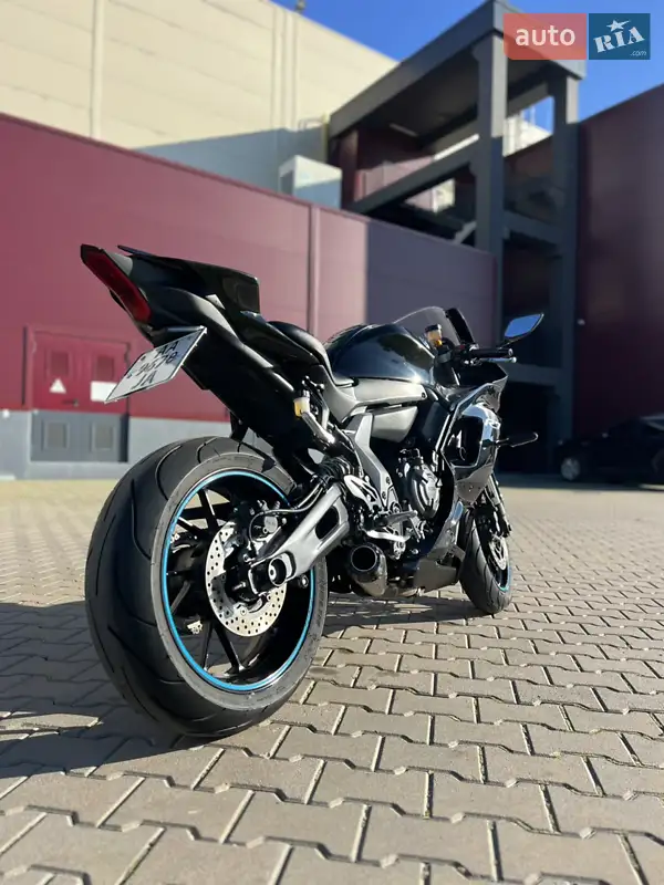 2022 yamaha yzf-r7