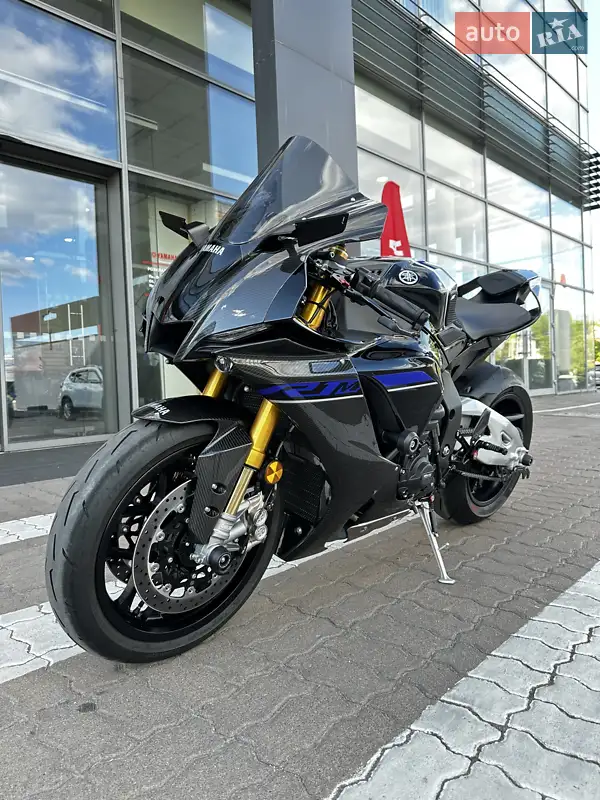 2024 yamaha yzf-r1m