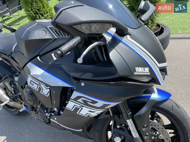 2023 yamaha yzf-r1