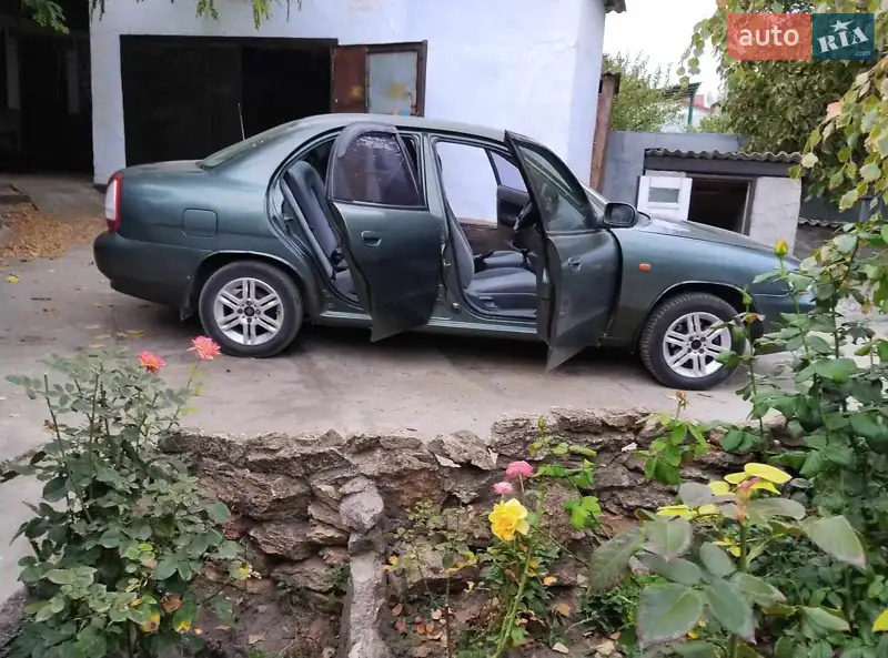 1998 daewoo nubira