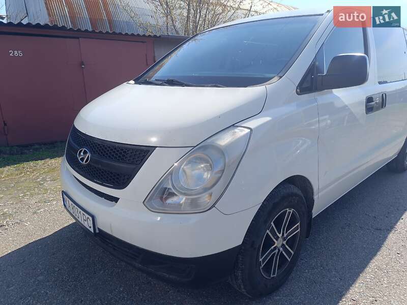 2011 hyundai h1d