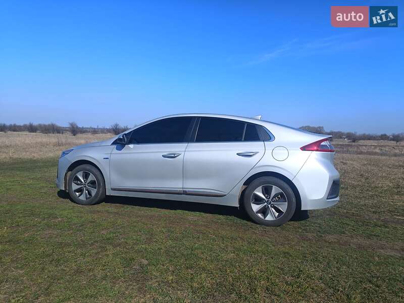 2016 hyundai ioniq