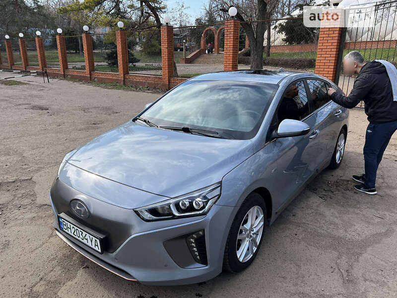 2017 hyundai ioniq