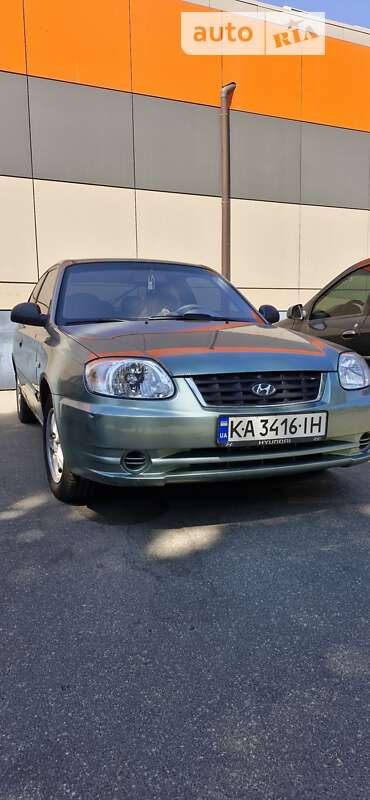2004 hyundai accent