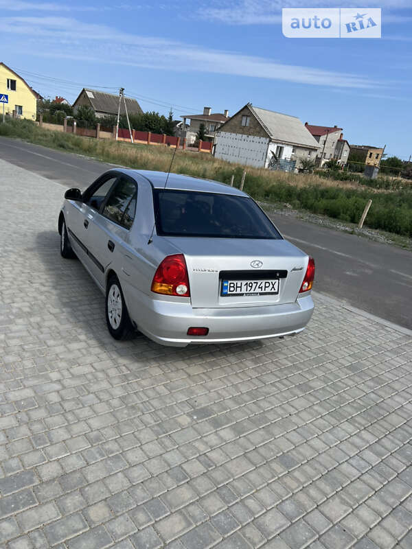 2004 hyundai accent
