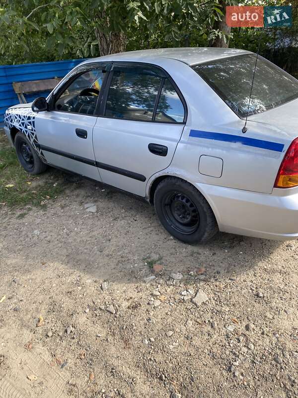 2003 hyundai accent
