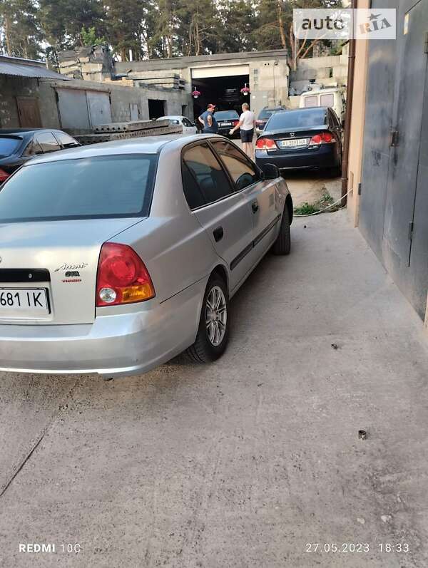 2005 hyundai accent