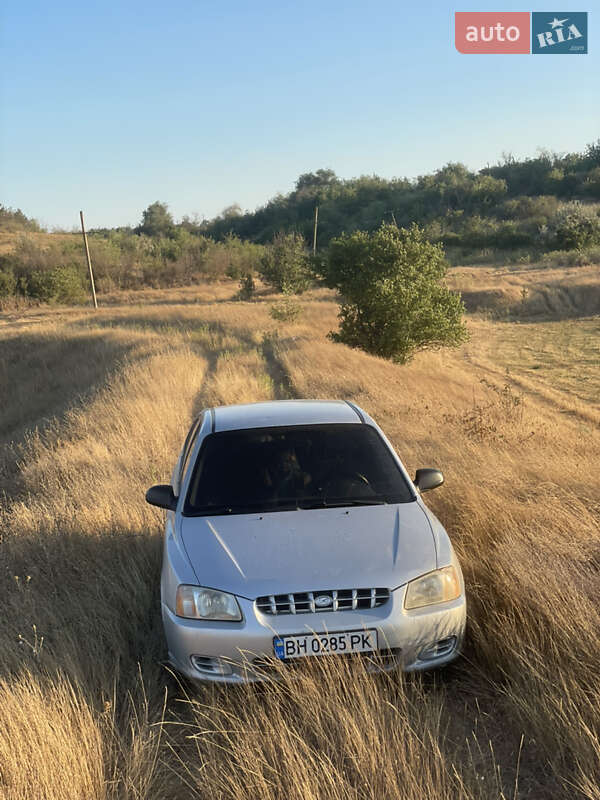 2000 hyundai accent