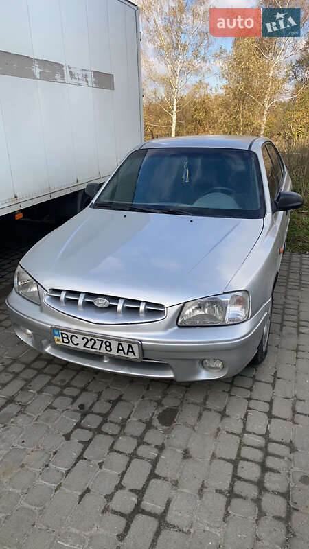2000 hyundai accent