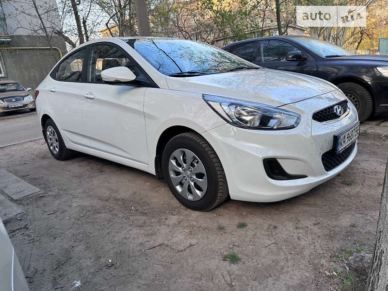 2019 hyundai accent