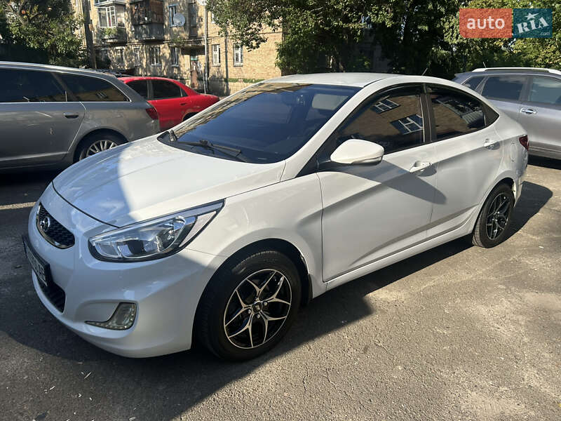2019 hyundai accent