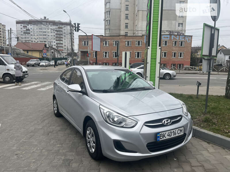 2016 hyundai accent