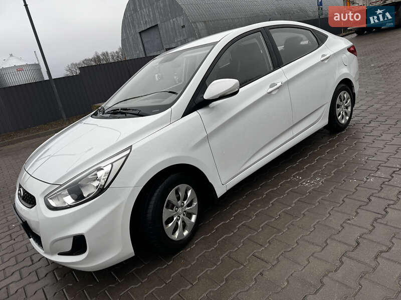 2019 hyundai accent
