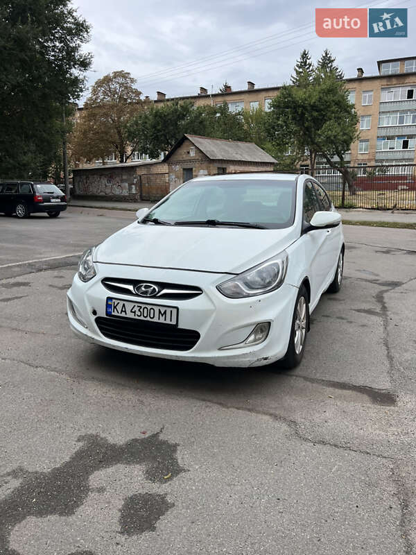 2012 hyundai accent