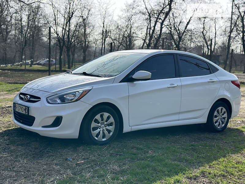 2016 hyundai accent