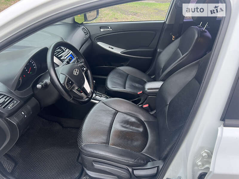 2014 hyundai accent