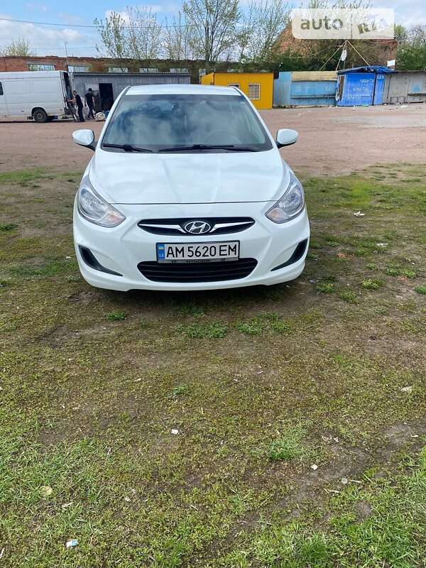 2013 hyundai accent