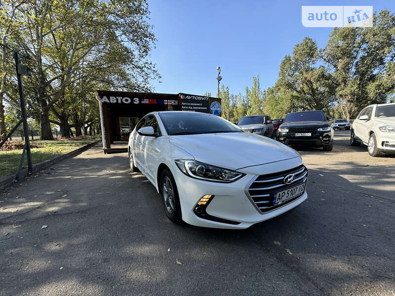 2017 hyundai avante