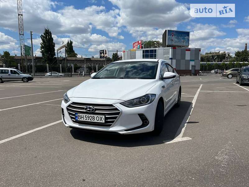2017 hyundai avante