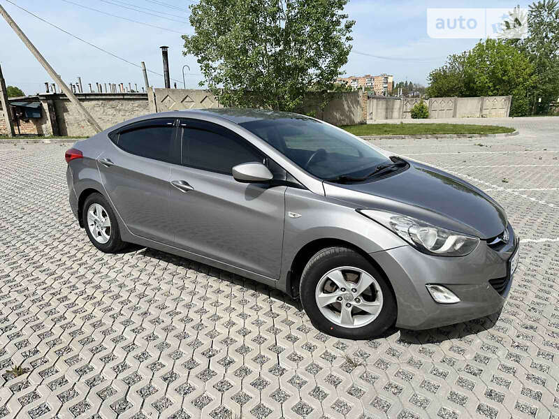 2012 hyundai elantra