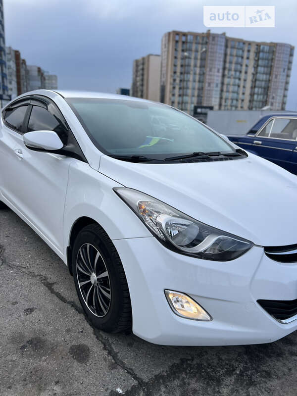 2012 hyundai avante