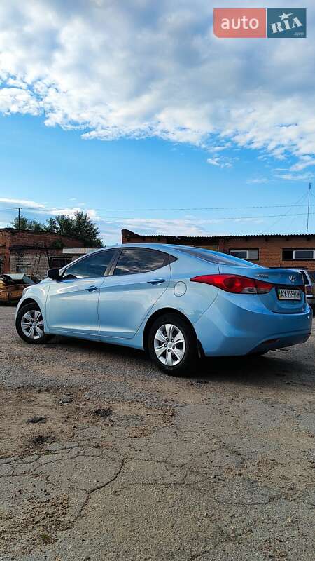 2011 hyundai elantra