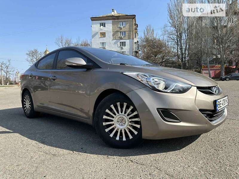 2011 hyundai elantra