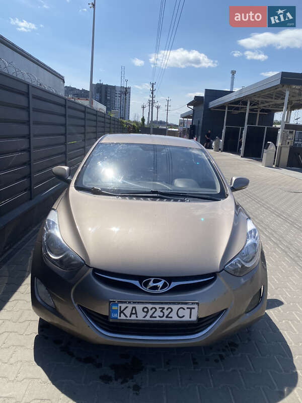 2011 hyundai elantra