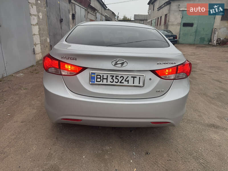 2011 hyundai elantra