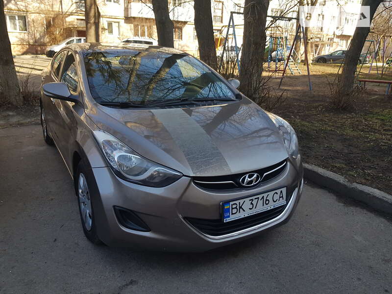 2011 hyundai elantra