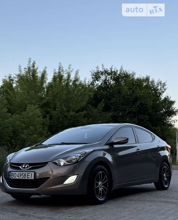 2012 hyundai elantra